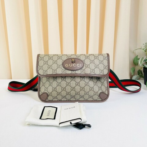 專櫃價3.6折！Gucci古馳  經典虎頭腰包 男女同款 包身立體 百搭不挑衣服 自重很輕  超多明星同款