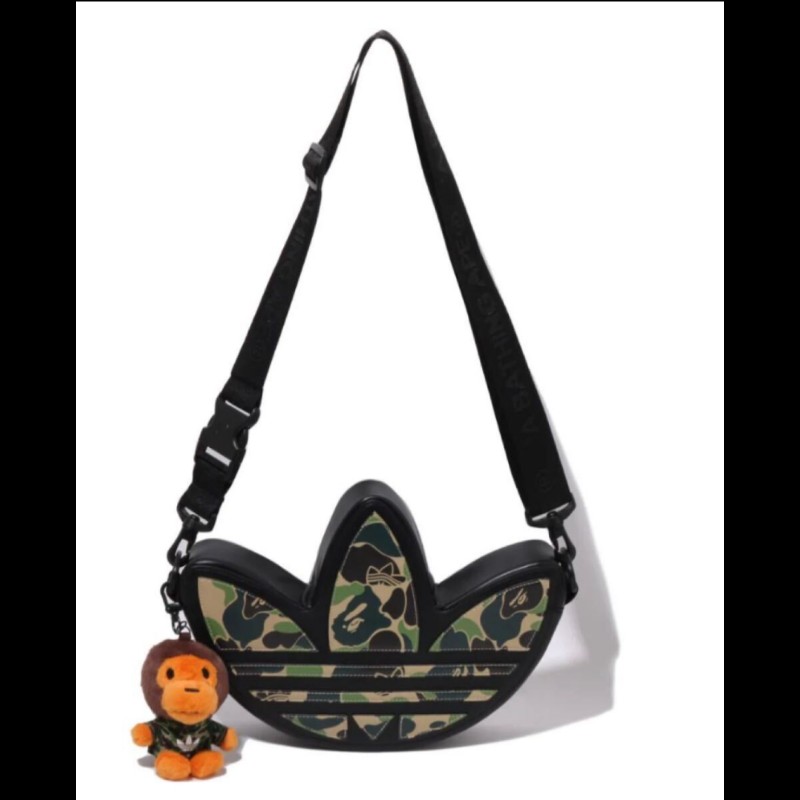 正品，現貨在台日本帶回bape×adidas附一隻猴子吊飾背包-9