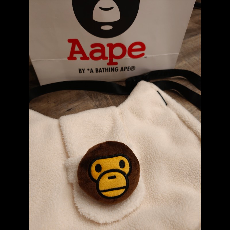 正品，現貨在台日本帶回bape×adidas附一隻猴子吊飾背包
原價買3000多
賠錢出清2480元
買到賺到-6