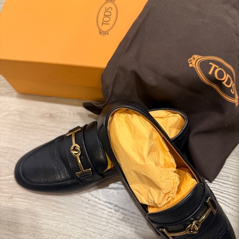 Tod’s 金扣平底皮鞋 36.5號