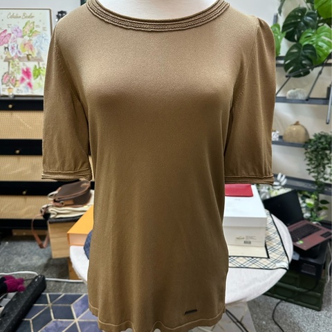 Burberry 棕色圓領上衣