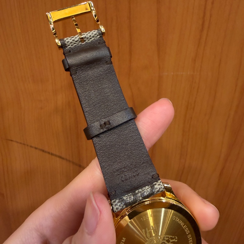 Gucci 金色錶殼蜜蜂石英腕錶-9