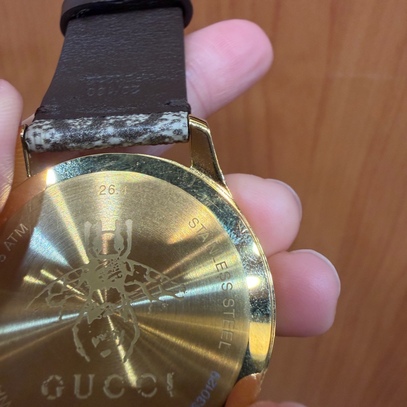 Gucci 金色錶殼蜜蜂石英腕錶-13