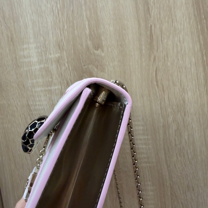 Bvlgari 米白金屬色黑粉琺瑯星星吊飾Serpenti斜背包-7