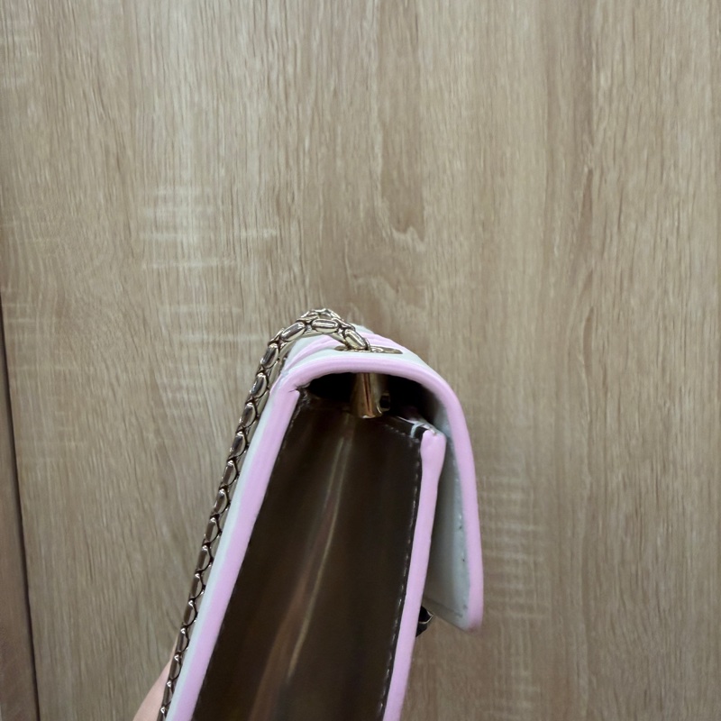 Bvlgari 米白金屬色黑粉琺瑯星星吊飾Serpenti斜背包-9