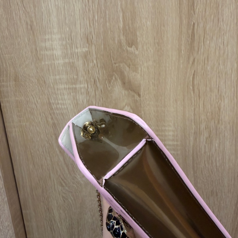 Bvlgari 米白金屬色黑粉琺瑯星星吊飾Serpenti斜背包-13