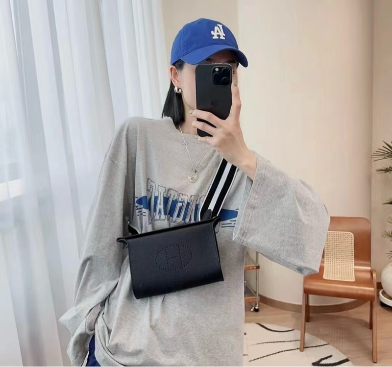 全新 爱馬仕Hermes2023 B刻。VIDE POCHES 黑配銀釦黑色冰藍色背帶-1