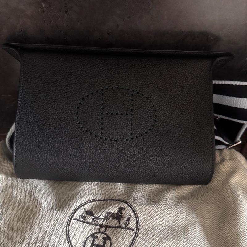 全新 爱馬仕Hermes2023 B刻。VIDE POCHES 黑配銀釦黑色冰藍色背帶-4