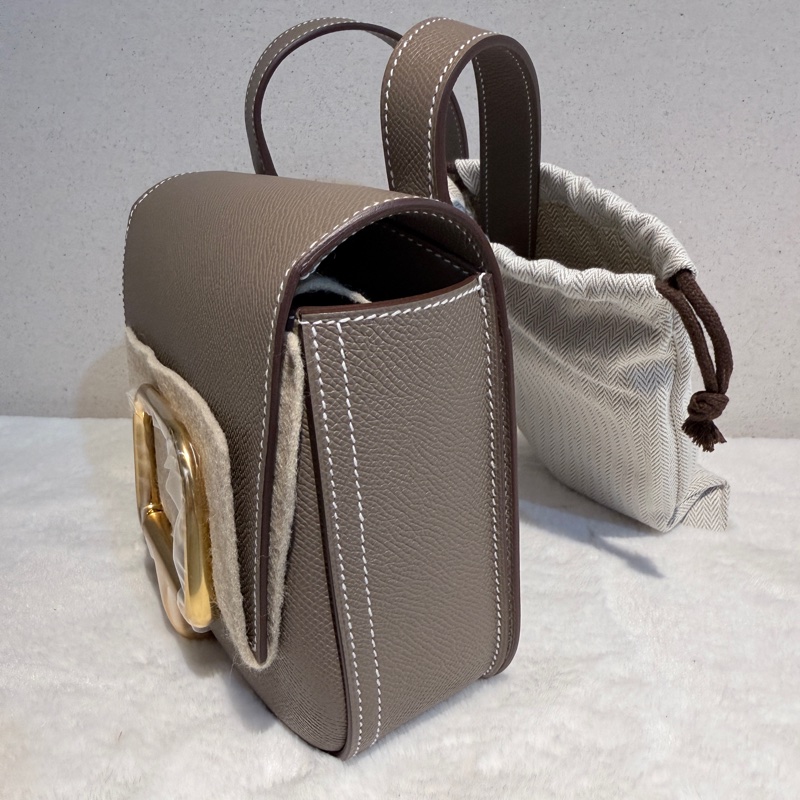 全新🍀HERMES✨Della mini Cavalleria 大象灰金釦 馬鞍包屁股包斜背包肩背包 Epsom B刻 購證-8