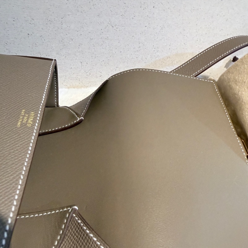 全新🍀HERMES✨Della mini Cavalleria 大象灰金釦 馬鞍包屁股包斜背包肩背包 Epsom B刻 購證-17