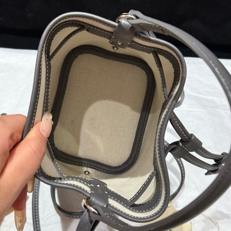 Goyard Petite Flot 牛皮水桶包 灰 mini 25編碼-6
