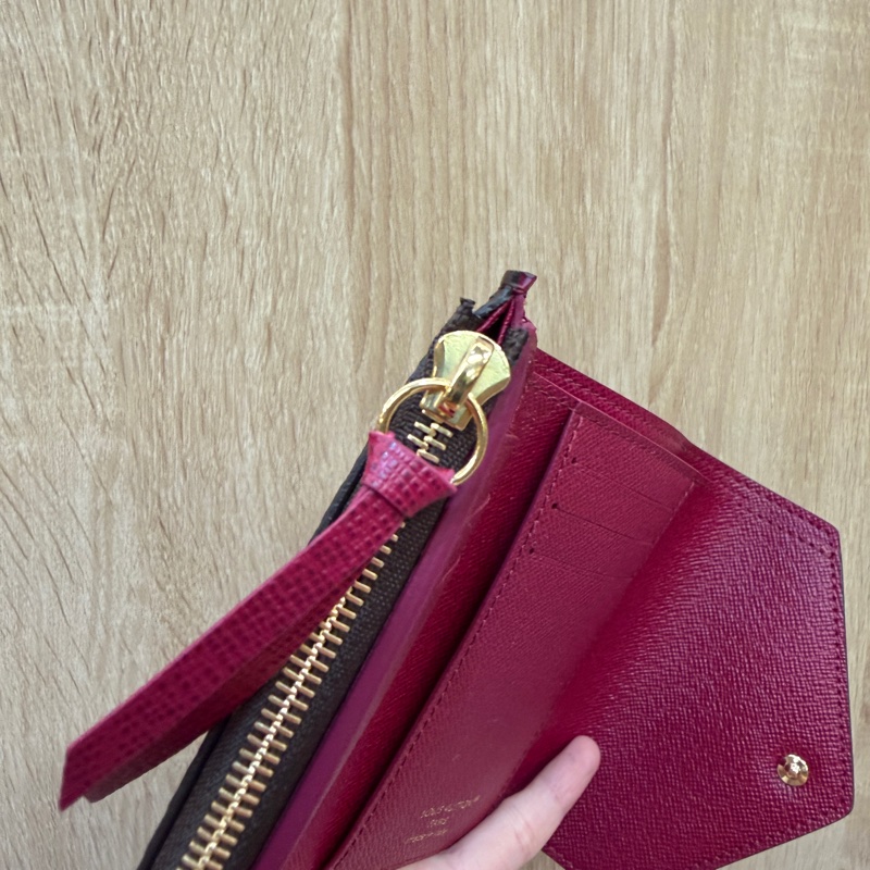 LV 原花金釦內紫紅Victorine 三折短夾M41938-12