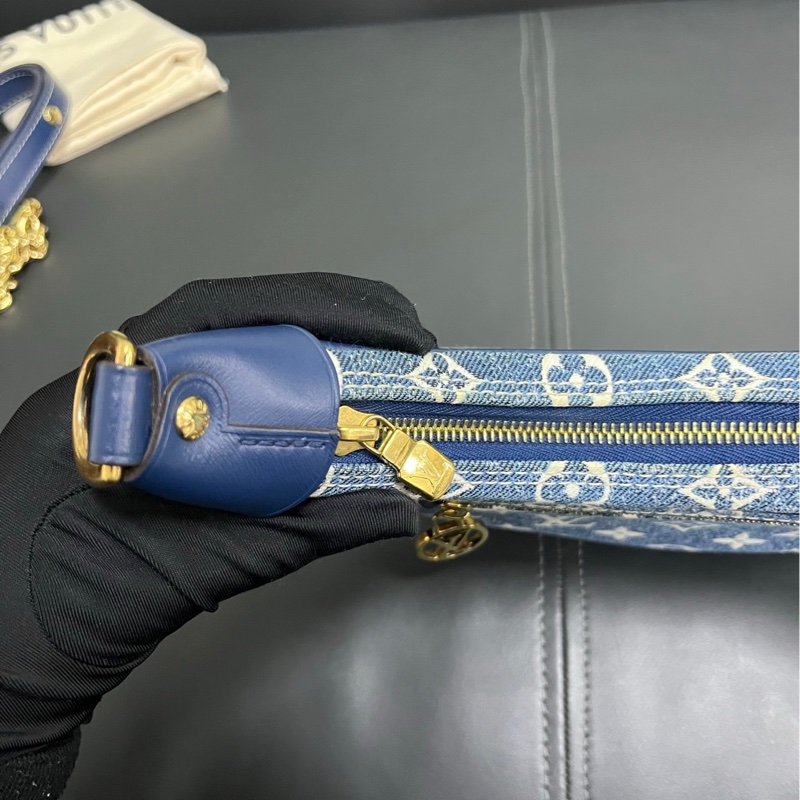 Louis Vuitton Loop 牛仔月亮包-9