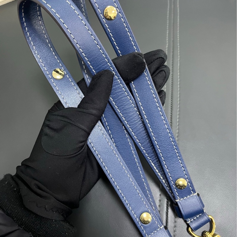 Louis Vuitton Loop 牛仔月亮包-12