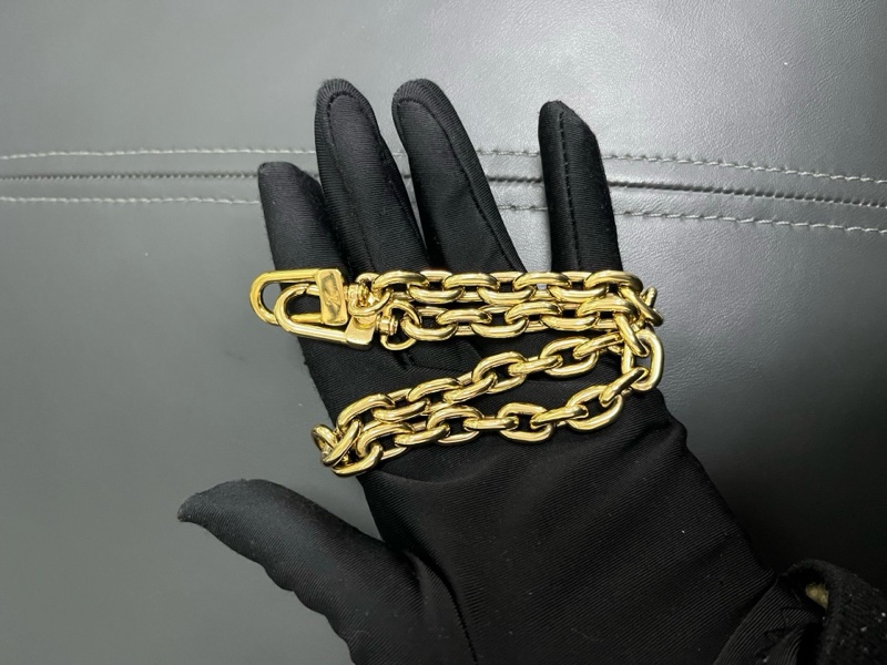 Louis Vuitton Loop 牛仔月亮包-14