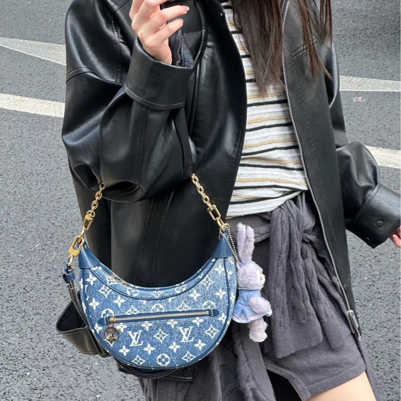 Louis Vuitton Loop 牛仔月亮包-15