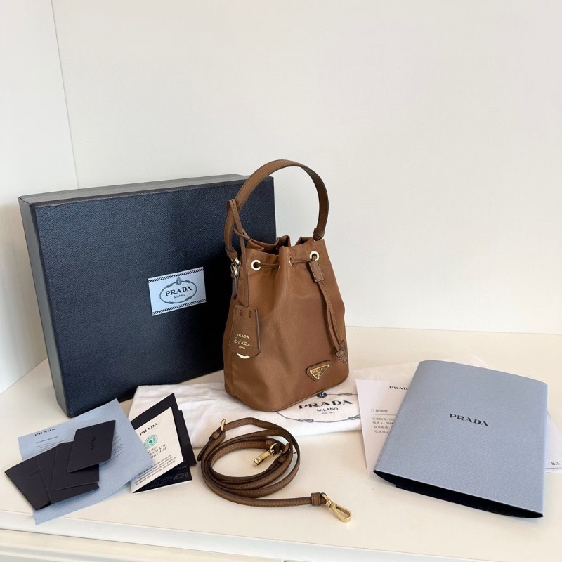 prada 金棕色Re-EditionRe-Nylon 抽繩落降傘 mini水桶包19*15*10  98新配件塵袋盒子-2