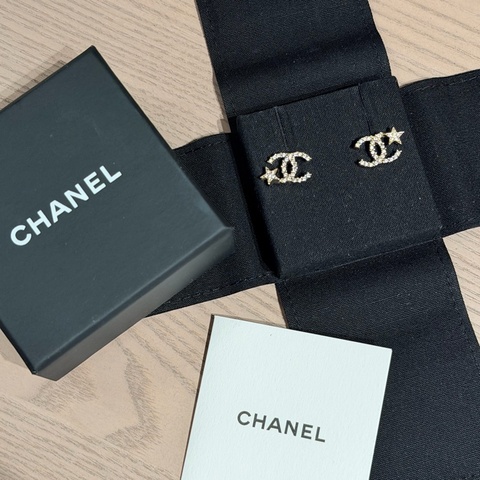 CHANEL | 水鑽星星Logo耳環 / 金