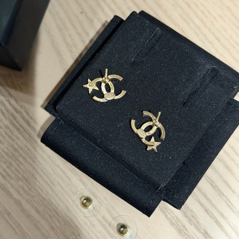 CHANEL | 水鑽星星Logo耳環 / 金-3