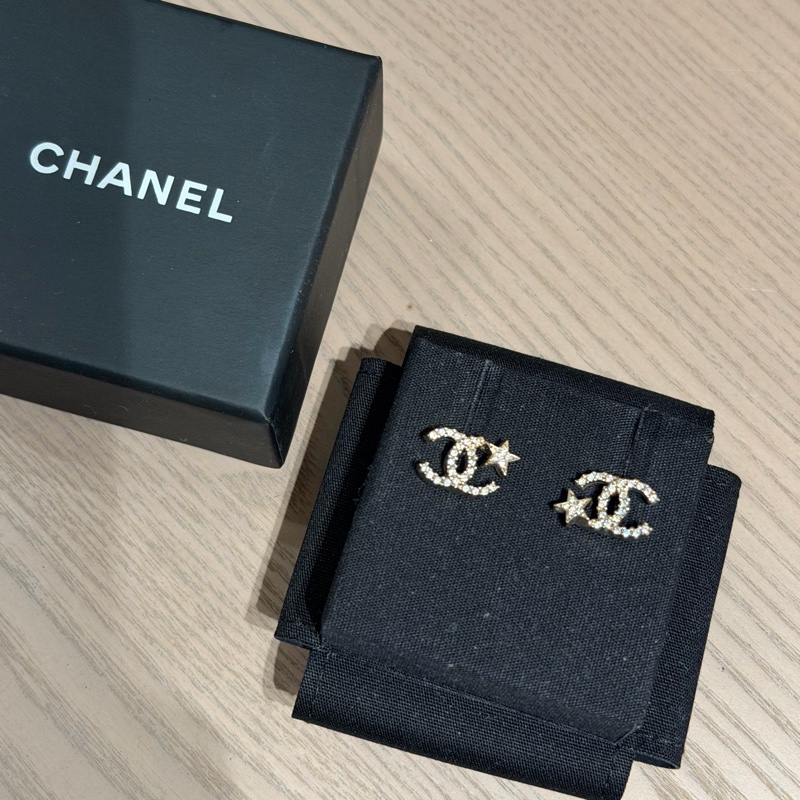 CHANEL | 水鑽星星Logo耳環 / 金-4
