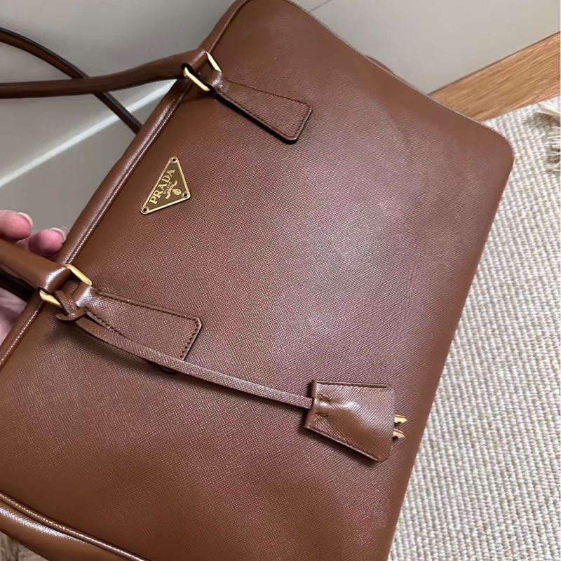 Prada • Plume 35 摩卡棕色-7