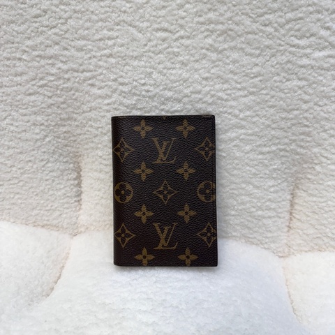 實用派LV護照套M64502 可當中夾使用😻新款晶片款