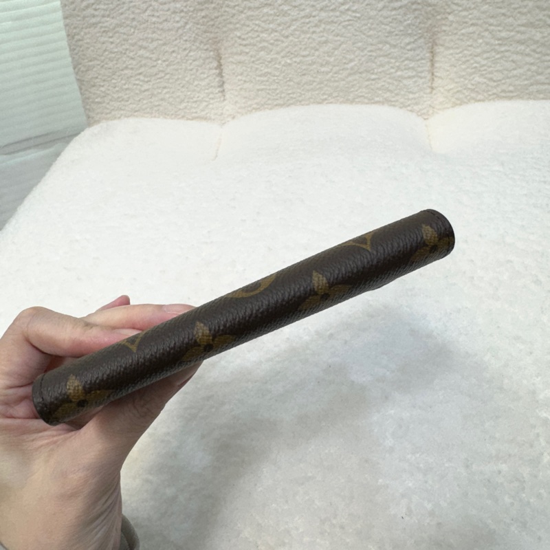 實用派LV護照套M64502 可當中夾使用😻新款晶片款-4