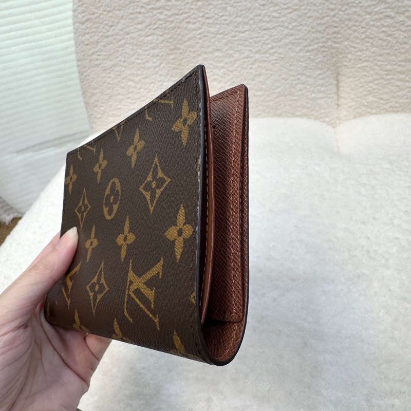 實用派LV護照套M64502 可當中夾使用😻新款晶片款-7