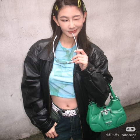 prada Moonbag綠銀全皮手提斜背包23*16*8 98新配件塵袋