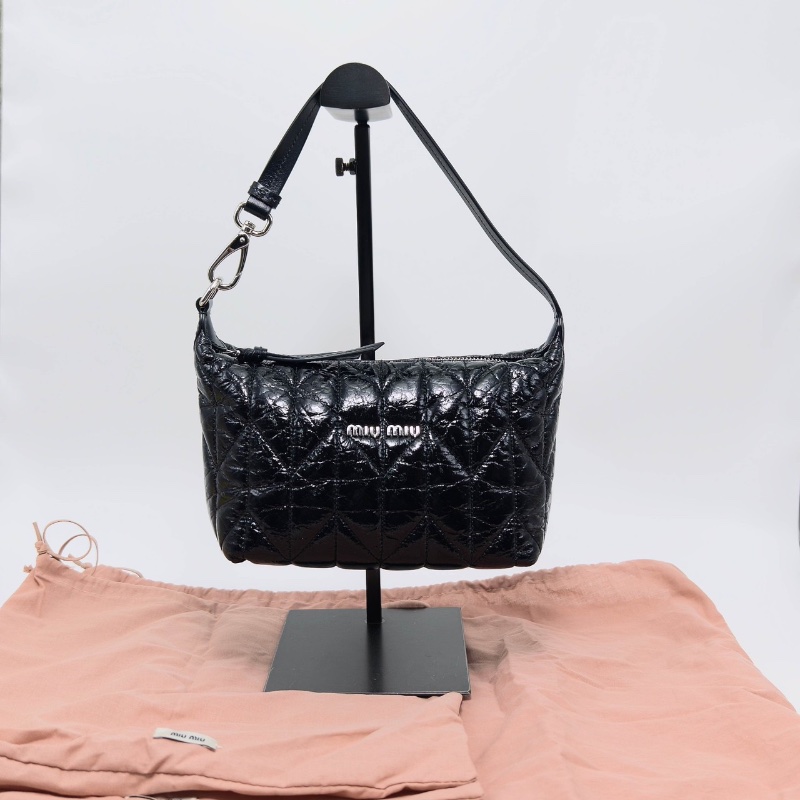 MIUMIU 黑銀油蠟手提hobo飯盒包17*13*10 99新配件塵袋-1
