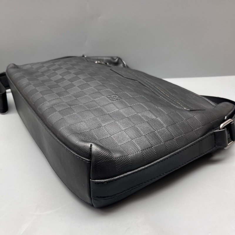 LouisVuitton路易威登 棋盤格休閒郵差包 尺寸34*26-4