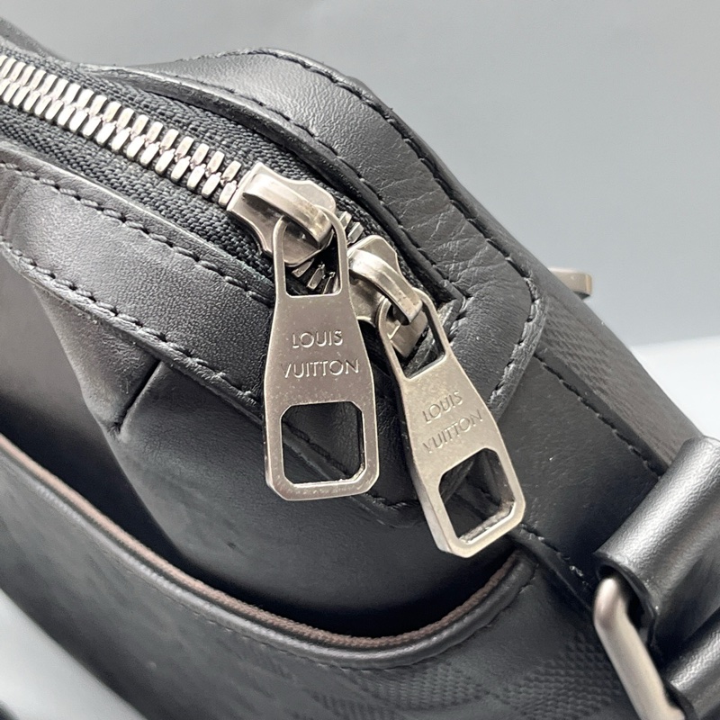 LouisVuitton路易威登 棋盤格休閒郵差包 尺寸34*26-6