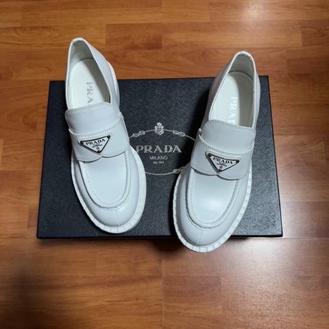 Prada徽標樂福鞋 普拉達Chocolate休閒亮面女鞋  36.5碼