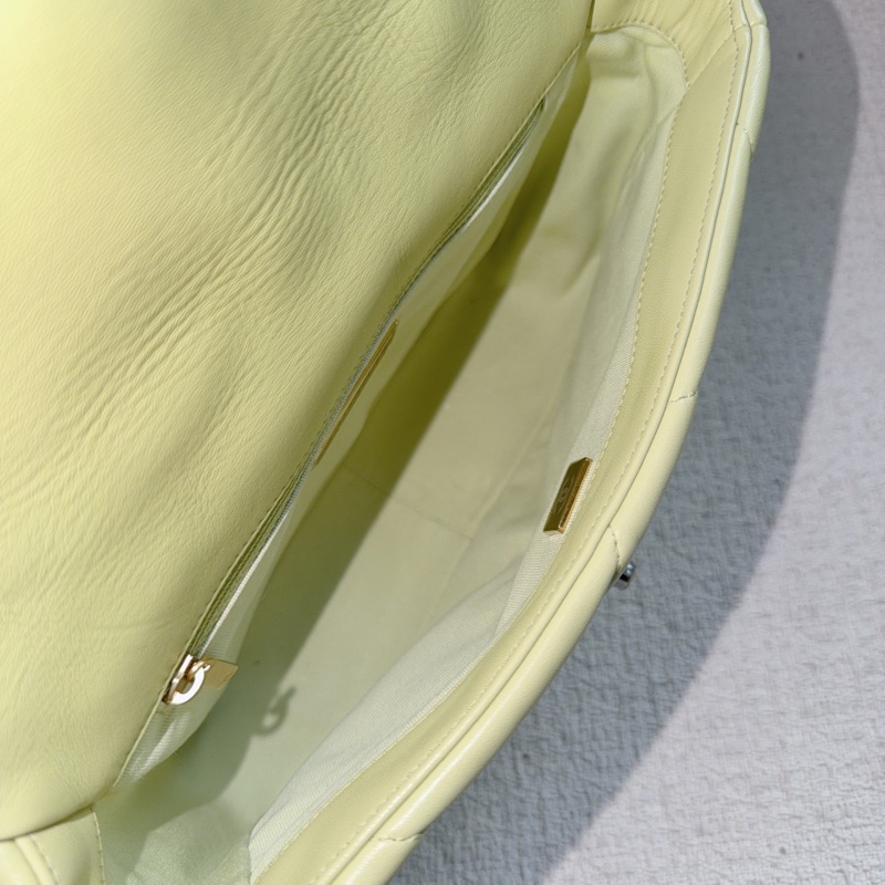 Chanel香奈兒 19bag 小號 芯片 淡綠色  尺寸：26*16*9 少見淡綠色配色-5