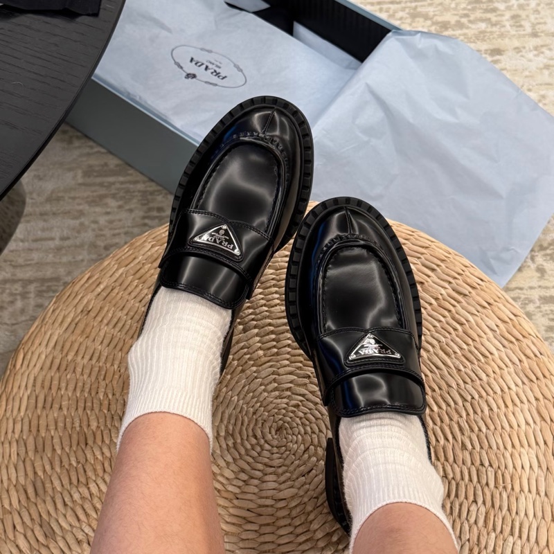 近新Prada經典漆皮樂福鞋35.5-0