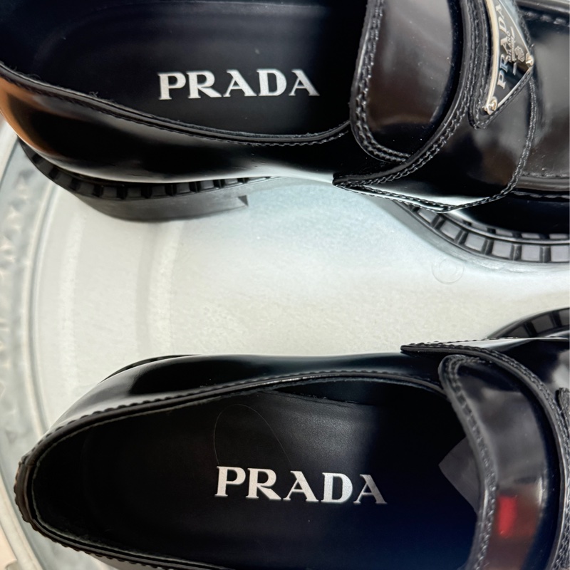 近新Prada經典漆皮樂福鞋35.5-5
