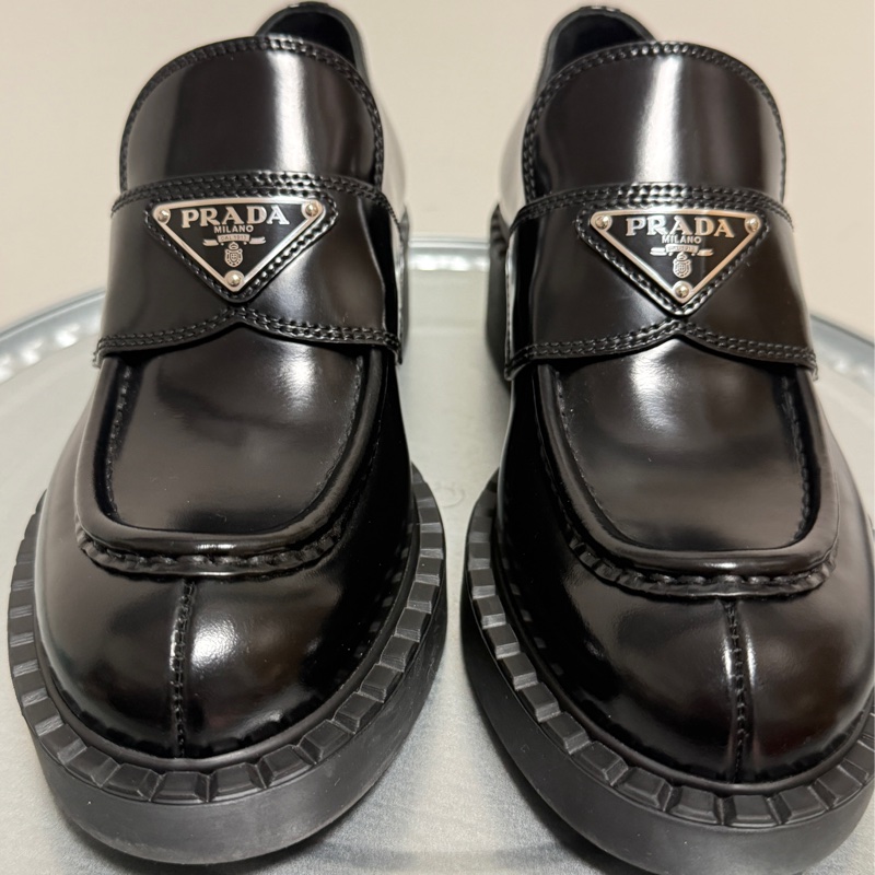 近新Prada經典漆皮樂福鞋35.5-8