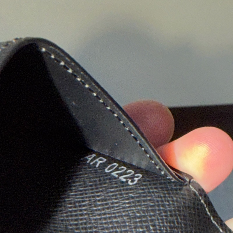 LOUIS VUITTON黑花卡夾-3