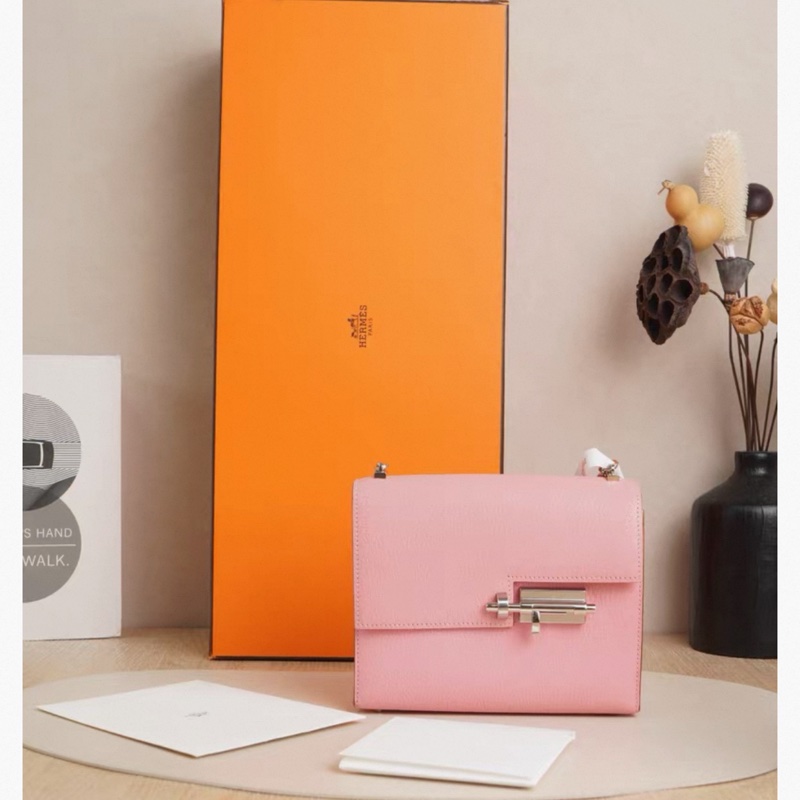 請先確認有貨再拍🩷全套帶票愛馬仕mini Verrou插銷包手槍包mini奶昔粉山羊皮Y刻-0