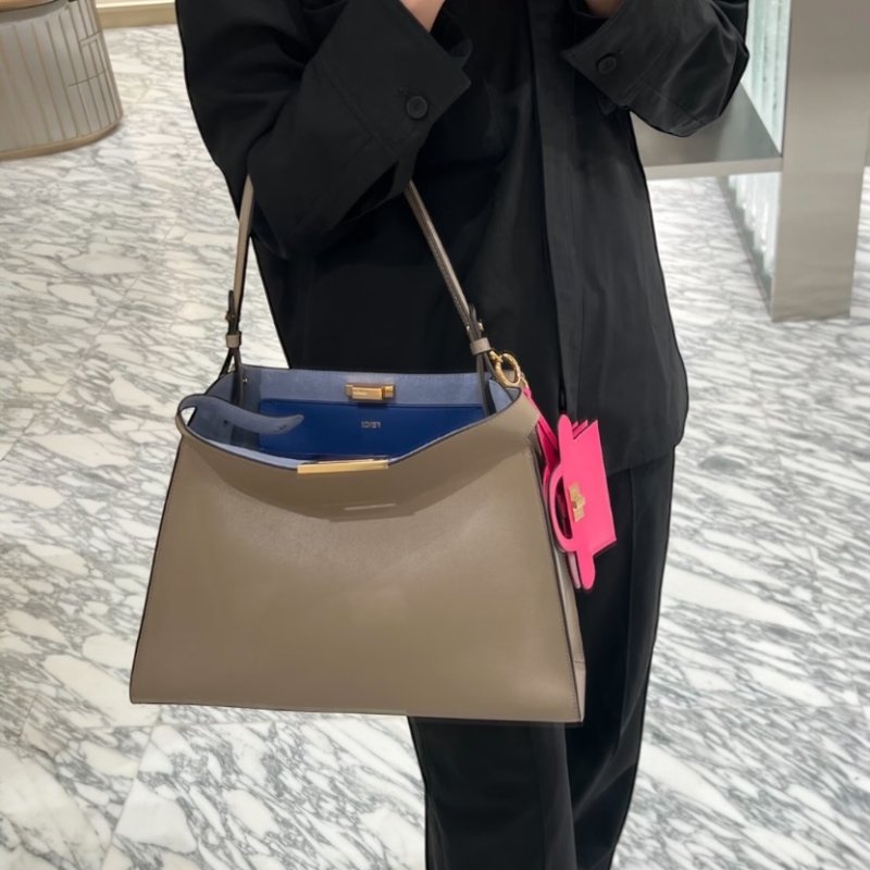 ⏰限時特賣價🌺Fendi Way 8BN368 中款鴿子灰色皮革和霓虹藍色麂皮包-4