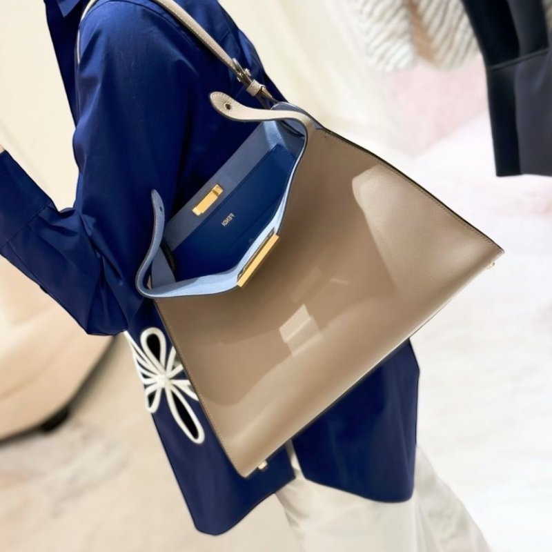 ⏰限時特賣價🌺Fendi Way 8BN368 中款鴿子灰色皮革和霓虹藍色麂皮包-10