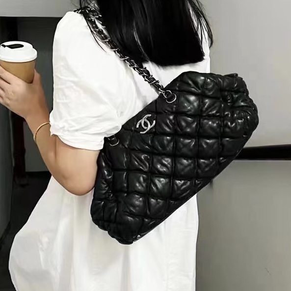 99新🆕全網最低價😍Chanel 香奈兒黑銀菱格紋雲朵泡芙托特包手提單肩包☁️-5