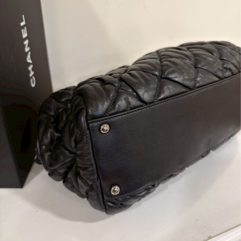 99新🆕全網最低價😍Chanel 香奈兒黑銀菱格紋雲朵泡芙托特包手提單肩包☁️-13