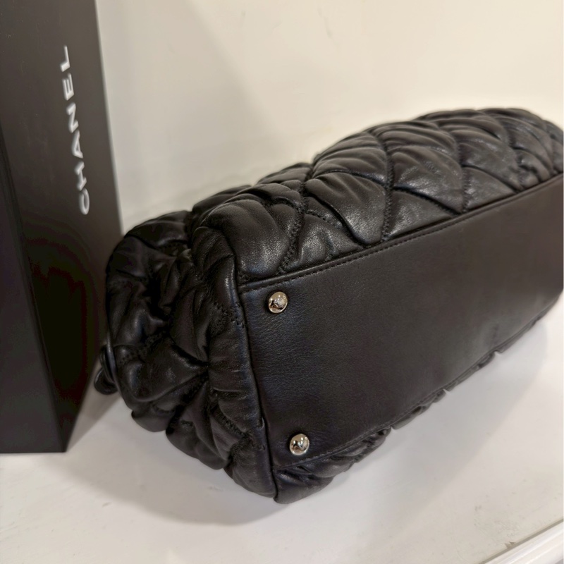 99新🆕全網最低價😍Chanel 香奈兒黑銀菱格紋雲朵泡芙托特包手提單肩包☁️-14