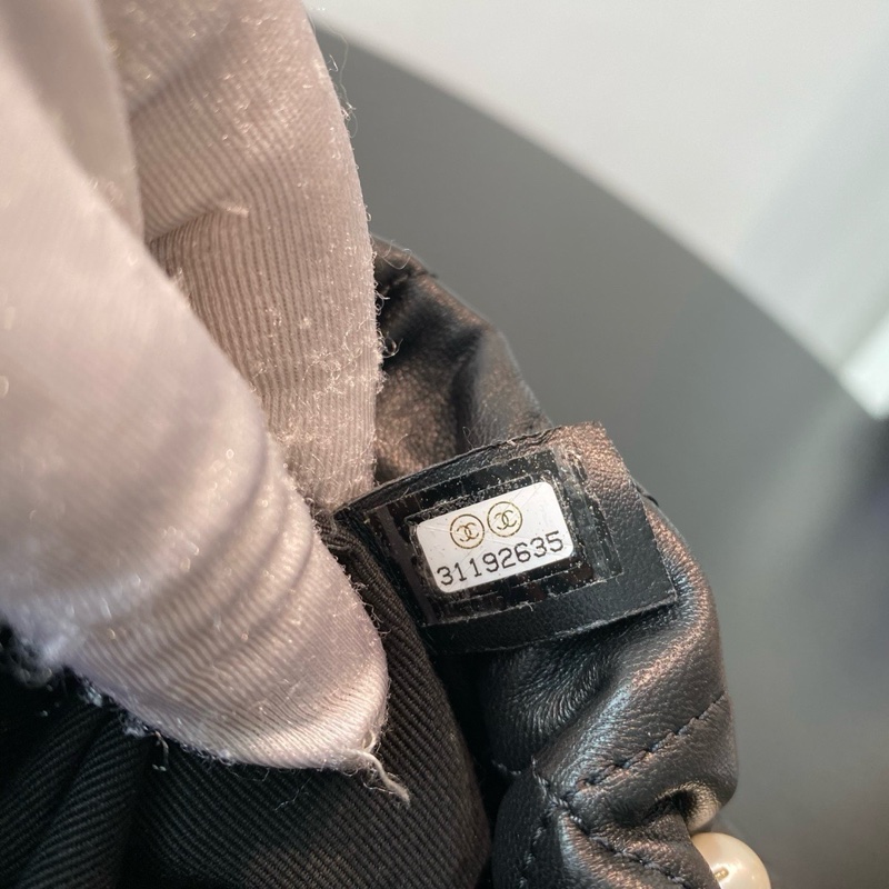 99新chanel 香奈兒 黑色水桶珍珠包，31卡，有塵袋-5