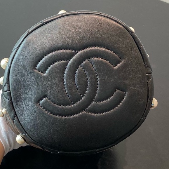 99新chanel 香奈兒 黑色水桶珍珠包，31卡，有塵袋-8