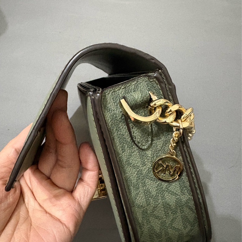 Michael Kors 半月包-10