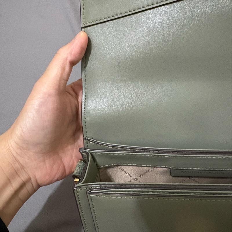 Michael Kors 半月包-1