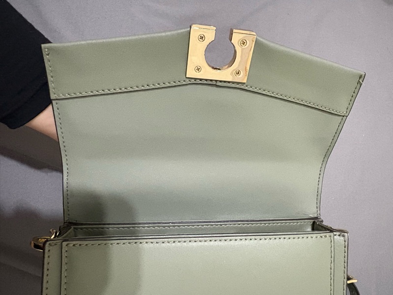 Michael Kors 半月包-3