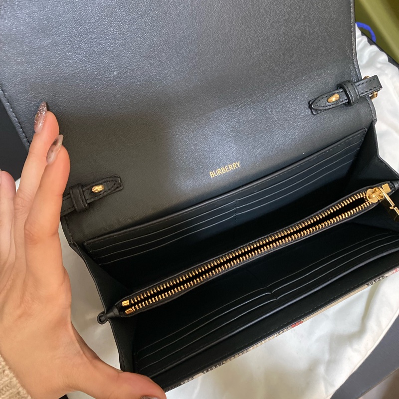 Burberry WOC鏈條包-8